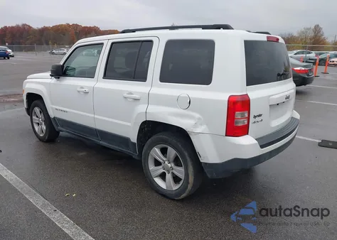 2013 Jeep Patriot Latitude z USA, uszkodzony, nr VIN 1C4NJRFB2DD177549
